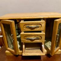 Scatola porta gioie oppure armadio Barbie in noce