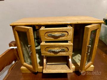 Scatola porta gioie oppure armadio Barbie in noce