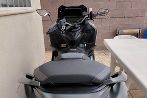 Yamaha tmax 560 anno 2025