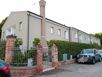 SPINEA Porzione di Casa a schiera con scoperto