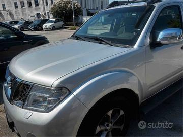 Nissan Navara 2.5 dCi 190CV 4 porte Double Cab LE