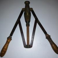 tappatrice per tappi sughero