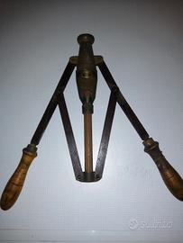 tappatrice per tappi sughero