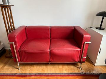 Divano rosso LC2 Le Corbusier
