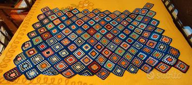 Coperta fatta a mano all' uncinetto granny