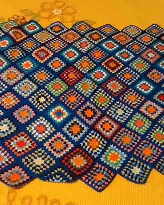 Coperta fatta a mano all' uncinetto granny