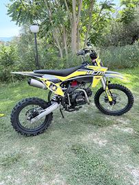 Pit bike