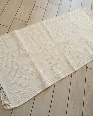 Tappeto bianco ecru