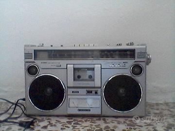 radio sanyo  in buono stato
