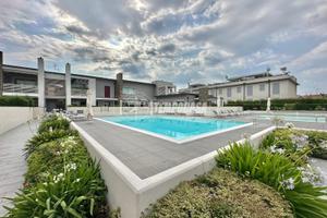 ELEGANTE TRILOCALE CON DUE BAGNI E GARAGE