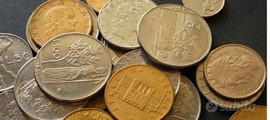 n. 30 Monete lire italiane ed estere anni 50 60
