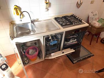 Blocco Cucina con elettrodomestici