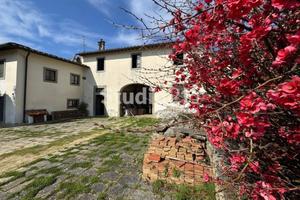 Rustico / Casale di 190 m² con 5 locali e posto au