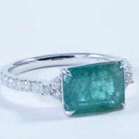 Anello in Platino con Smeraldo da 2,67 ct