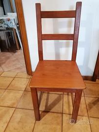 tre sedie in legno