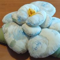 Soprammobile in tessuto a forma di fiore