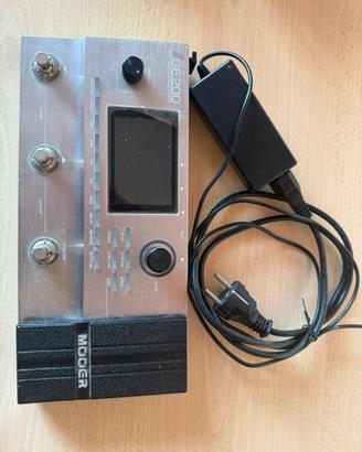 Pedaliera mooer ge200 per chitarra e basso