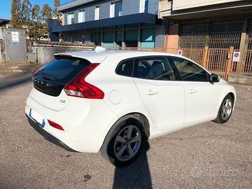 Volvo V40 D2 - 2015