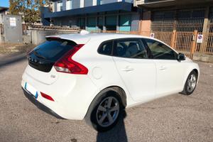 Volvo V40 D2 - 2015
