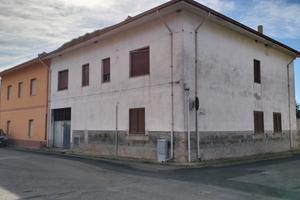 Casa bifamiliare con giardino