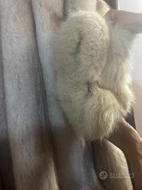 Pelliccia di volpe bianca
