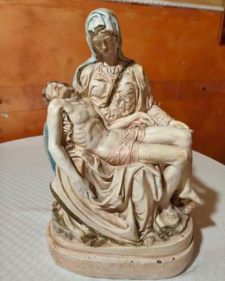 Statua della pietà