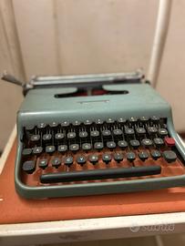 Macchina da scrivere Olivetti vintage originale