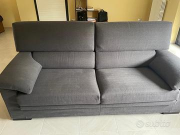 Divano in tessuto grigio sfoderabile