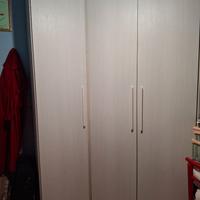 Comoda cabina armadio angolare.