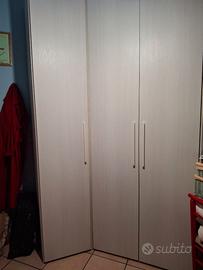 Comoda cabina armadio angolare.
