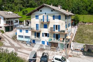 Quadrilocale con due balconi a Valfloriana