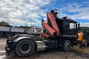 Trattore stradale Man con Gru fassi