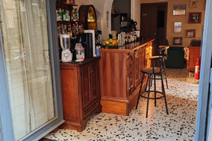Attività cocktail bar e/o caffetteria mattutina