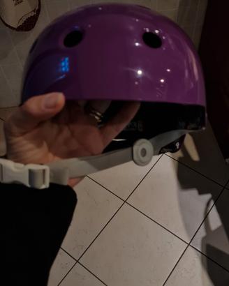 Caschetto x bambina x sport vari pari al nuovo