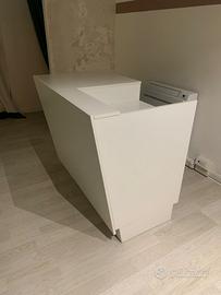 ARREDO PER NEGOZIO ABBIGLIAMENTO
