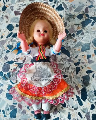 bambola vintage  souvenir 