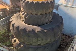 PNEUMATICI PER PALA O TERNA