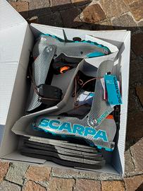 Scarponi   Alien.    5,0     NUOVI