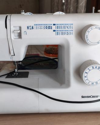 Macchina da cucito SilverCrest + Mobiletto