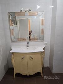Mobile Bombato Laccato con lavabo cm.120+ specchio