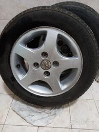2 gomne 4 stagioni Peugeot 206 con cerchi in lega