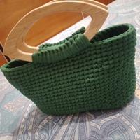 borsa verde smeraldo con manici in legno