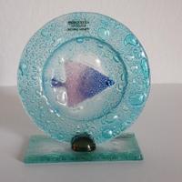 Disco azzurro con piedistallo vetrai veneti