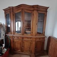 vetrina legno massiccio e altri mobili