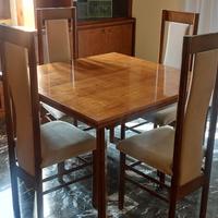 Tavolo da pranzo e sedie