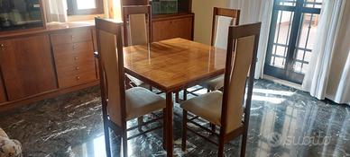Tavolo da pranzo e sedie