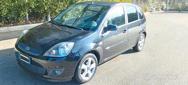 Ford Fiesta 5 porte Ghia