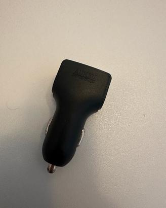 Caricabatterie da auto con porte USB della Aukey