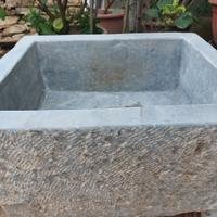 Lavabo in pietra naturale fatto a mano