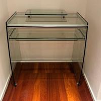 Tavolino pc in vetro